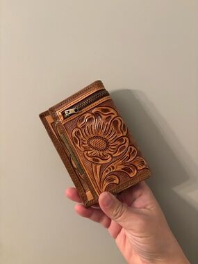 Vintage tooled leather bifold wallet with floral embossing - 1970s or 1980s